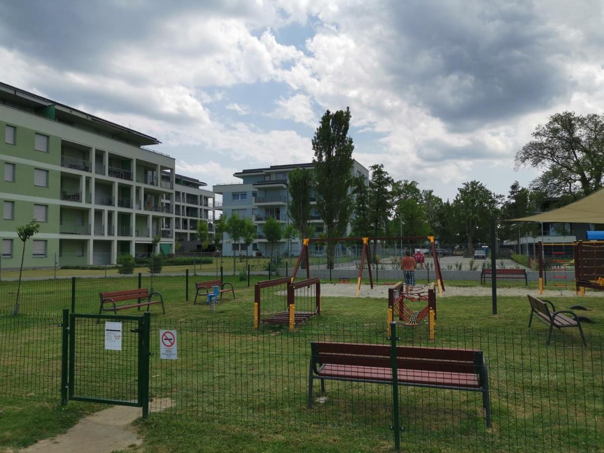Vízpart Honvéd Apartman Balatonlelle Esterno foto