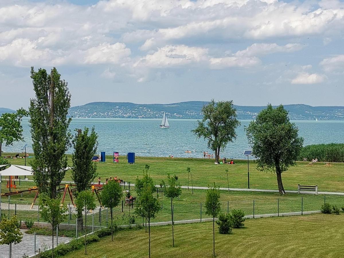 Vízpart Honvéd Apartman Balatonlelle Esterno foto