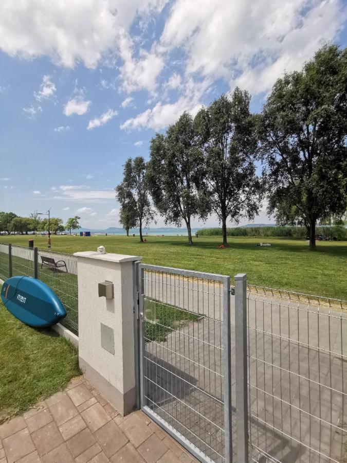 Vízpart Honvéd Apartman Balatonlelle Esterno foto